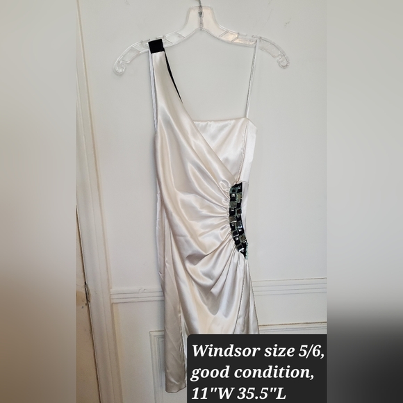 Windsor 2000 Formal Dress - Picture 3 of 5